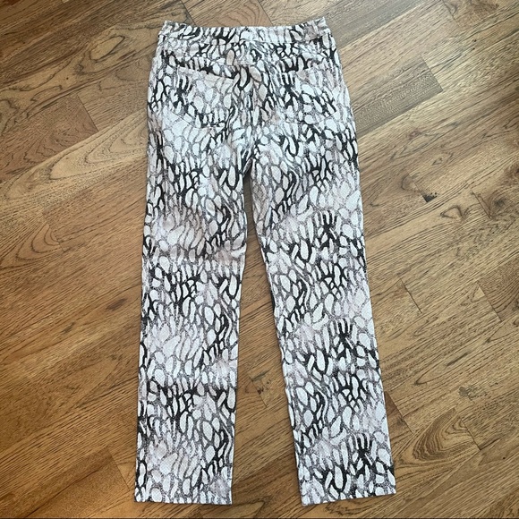 St. John Sport White with Black and Grey All Over Print 5 Pocket Jeans Size 8 - Picture 2 of 7